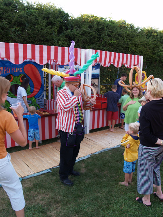 The best walk around ballooning, animal balloons, animal balloon hats, animal balloonists for hire NJ