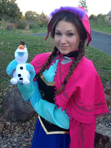 Forzen Ice Princess performs children's holiday party show with holiday or frozen themem storytime, balloon art, holiday stickers and tattoos, make-a-wish snow dust, magic show, treasure hunt with souvenirs, and snow man puppet