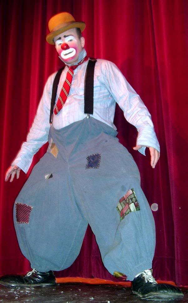 Kevin- Ringling Brothers Barnum & Bailey Clown College entertainer, comedy, slapstick, juggling, stilt walking, object balancing, balloon sculptures, comedy magic show for all ages, professional magic Clown, Magician, Unicyclist
