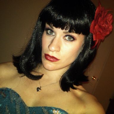 Katy Perry Pop Star Party entertainer for kids birthday parties in New Jersey, Katy Perry singing concert, kid's karaoke, flower hair clip souvenir for the birthday girl, singing, dancing, autograph photos, glitter makeup, tattoos, or face painting