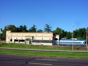 Clinton Station Diner in Hunterdon County NJ, home of the 50 lb Mt Olympus hamburger, 1927 antique train car for dining and family or children's parties in central New Jersey, party room facilities, see our professional Animal Balloon Art every Monday evening for Family Fun Night at Clinton Station Diner 6-8pm, Balloon Sculpture at Clinton Station Diner in Clinton New Jersey