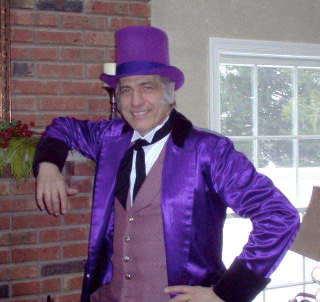 Professinal stage and film actor and singer poses as traditional storybook holiday characters such as Fezziwig, Ebeneezer Scrooge, Grinch, and Charles Dickens, his stage-type show includes comedy, amazing magic, juggling, ventriloquism, and balloon art