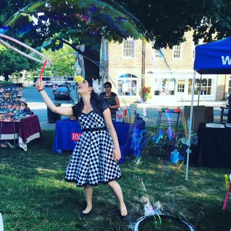 Large Soap Bubbles performer for kid's parties