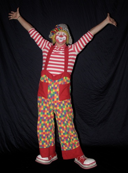 Kid-friendly Magic Clown formerly of Ringling Brothers Circus performs amazing magic show, comical juggling, and balancing act.