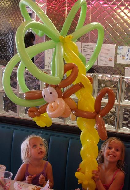 Master Balloon Artist creates amazing balloon sculptures